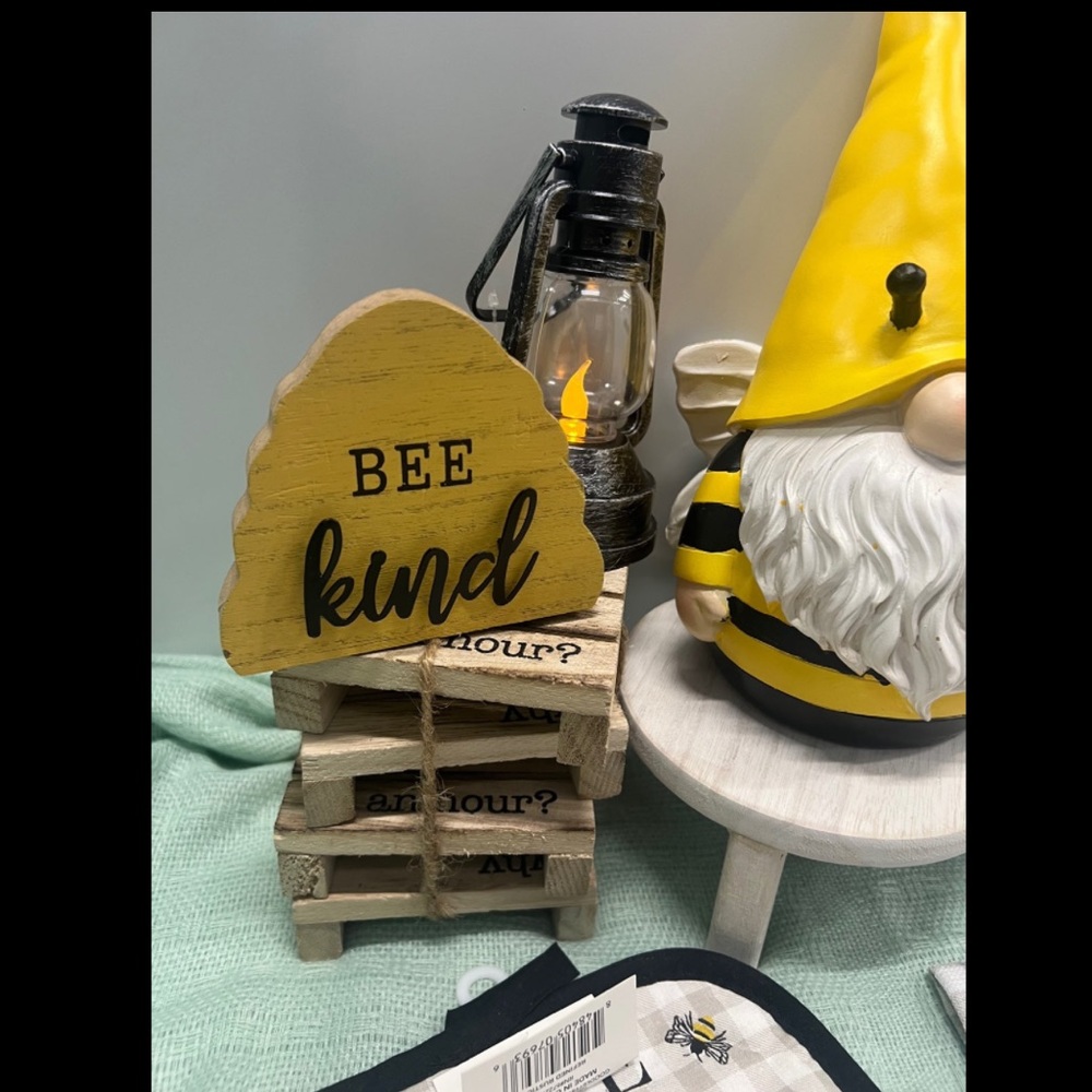 BEE 🐝 Kitchen Bumblebee Decor set 3-PCs - Picture 3 of 5